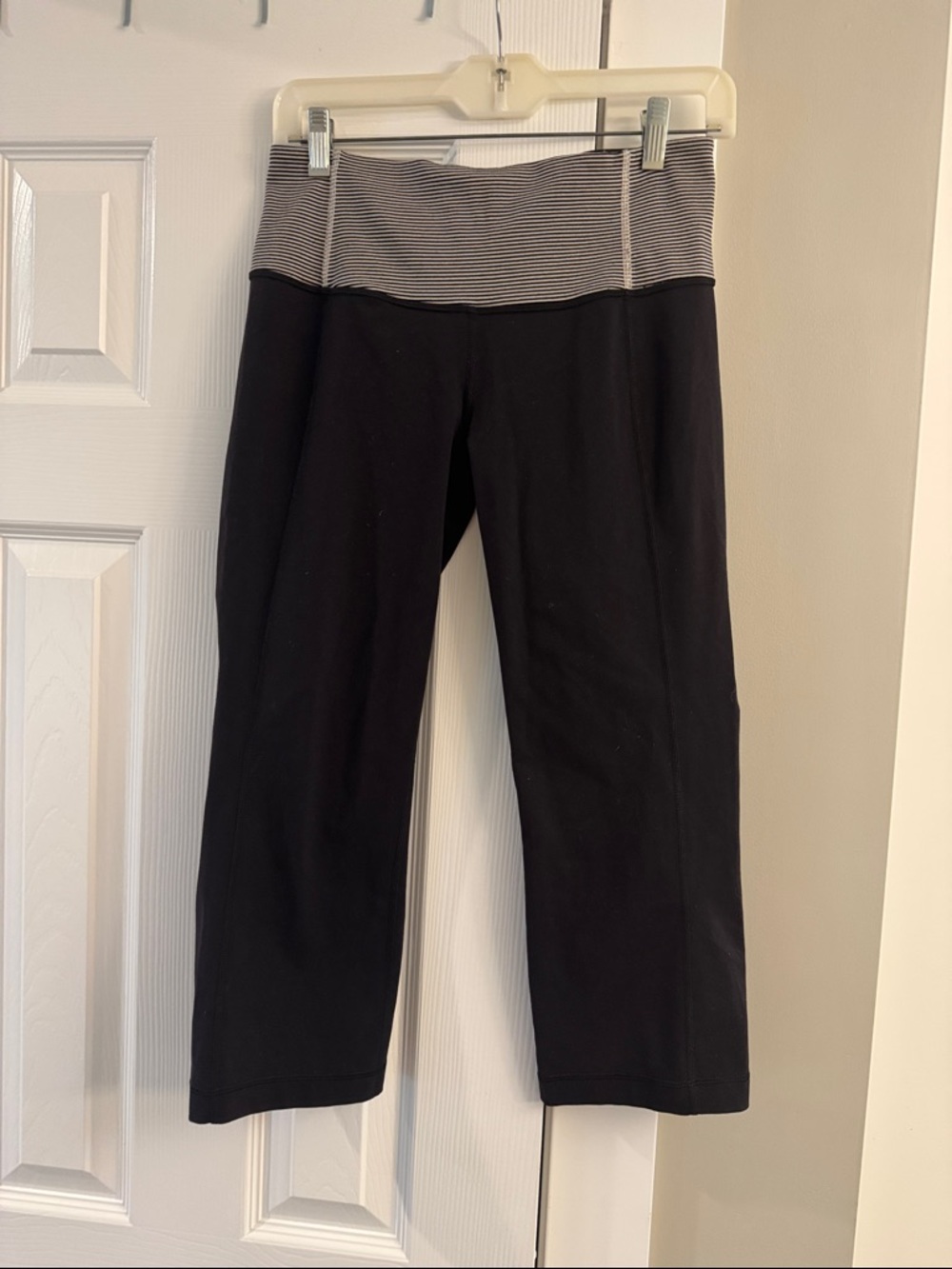 Lululemon Striped Black & White Athletic Capri Leggings